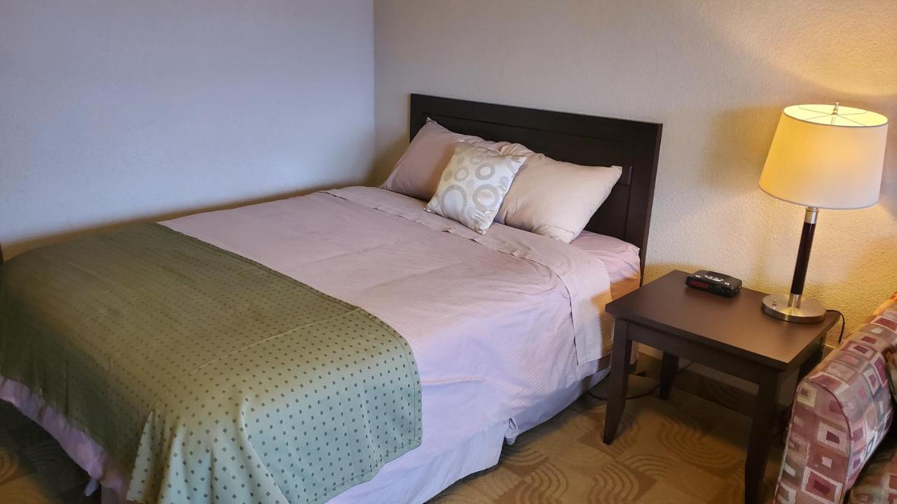 Shoreside Inn & Suites Wabamun Dış mekan fotoğraf