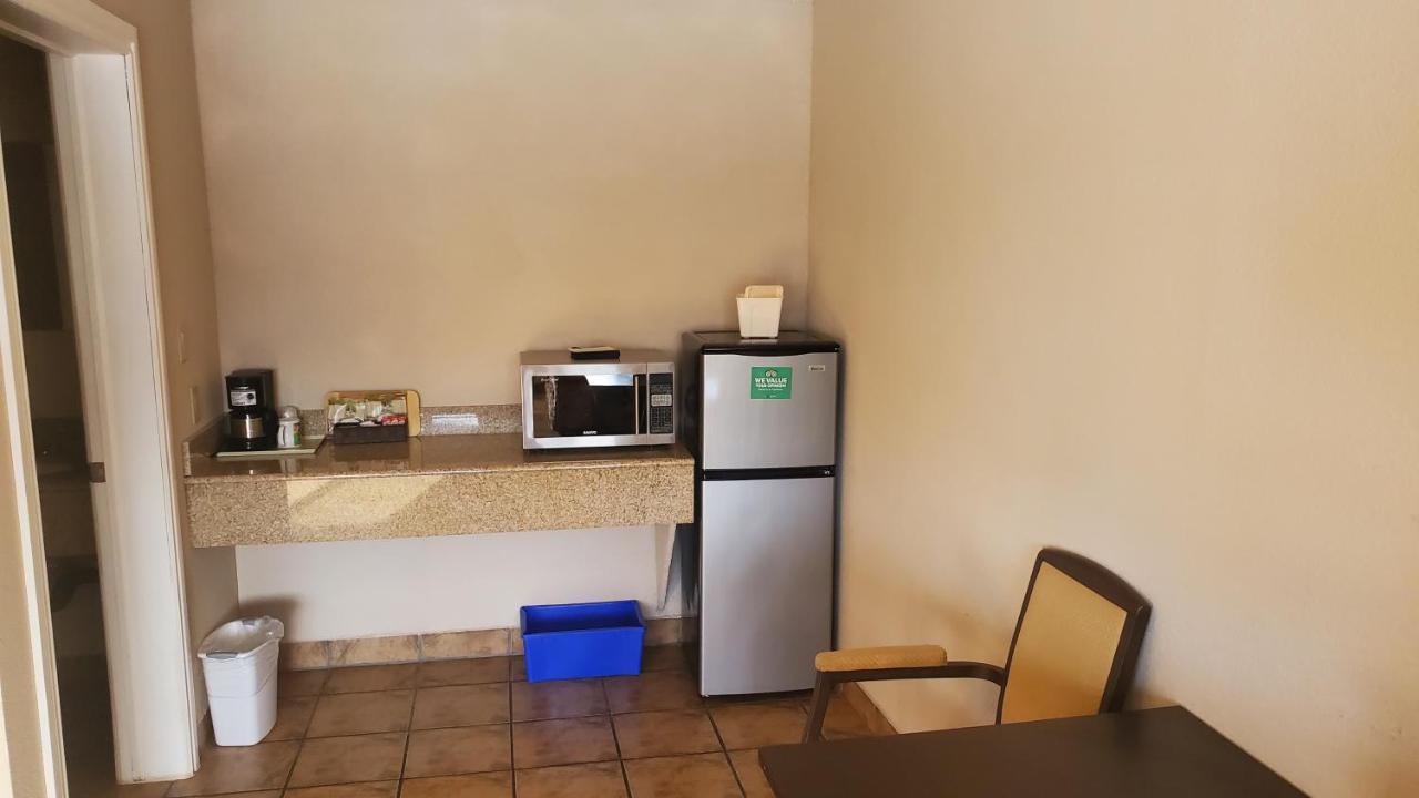 Shoreside Inn & Suites Wabamun Dış mekan fotoğraf