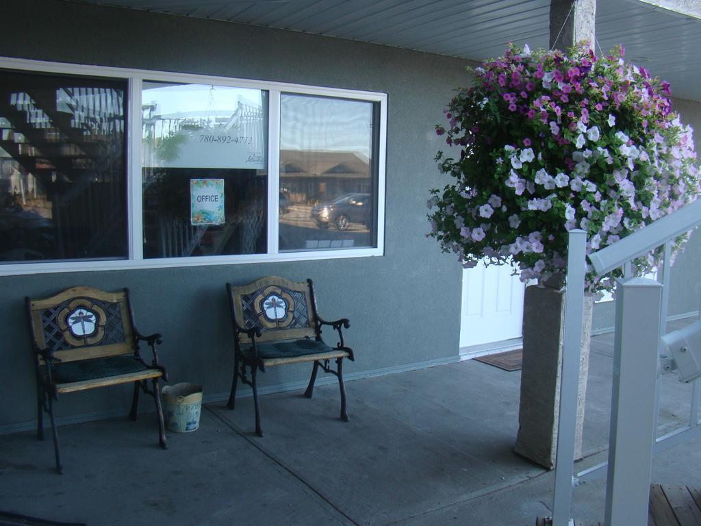 Shoreside Inn & Suites Wabamun Dış mekan fotoğraf