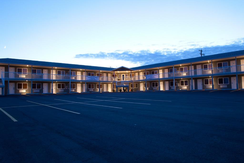 Shoreside Inn & Suites Wabamun Dış mekan fotoğraf