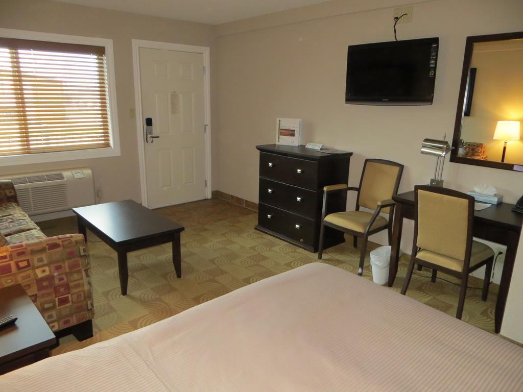 Shoreside Inn & Suites Wabamun Dış mekan fotoğraf