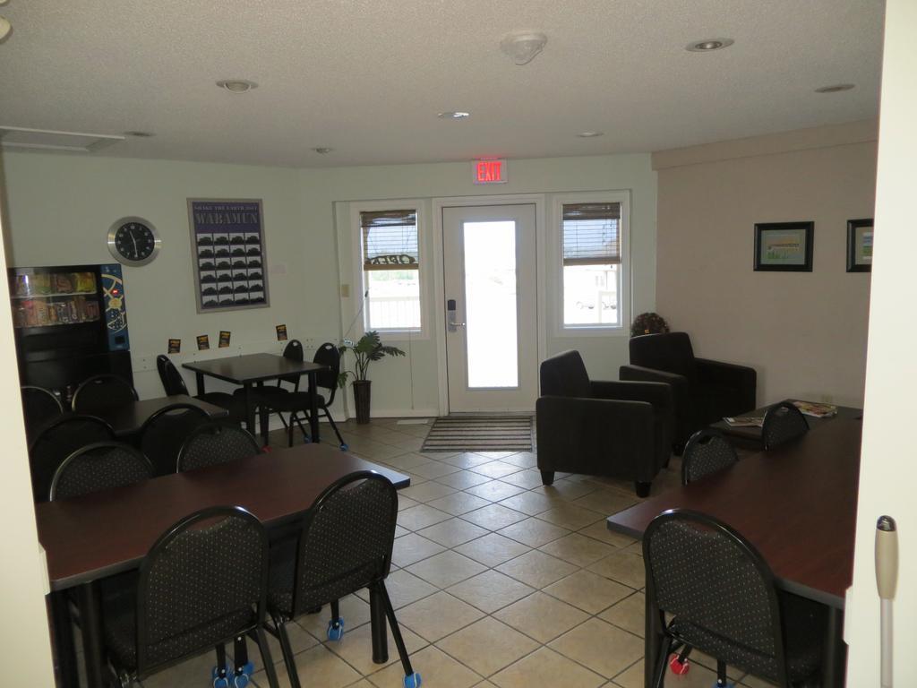 Shoreside Inn & Suites Wabamun Dış mekan fotoğraf