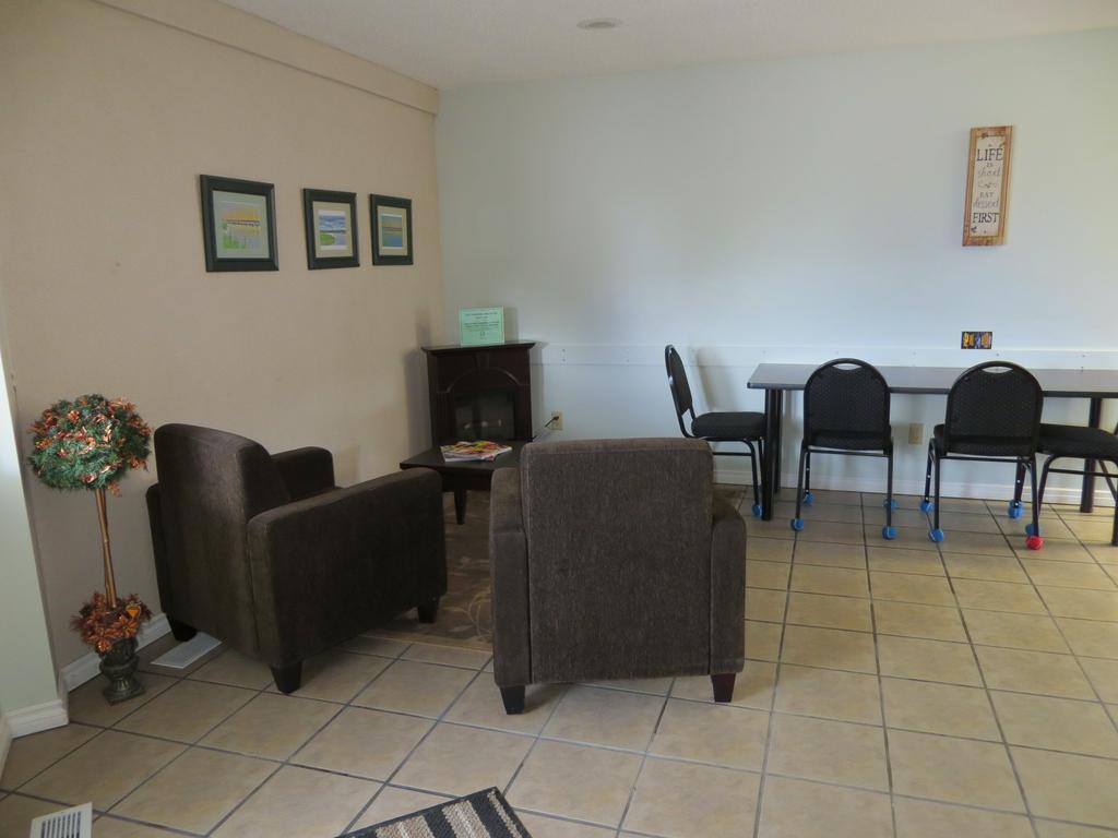 Shoreside Inn & Suites Wabamun Dış mekan fotoğraf